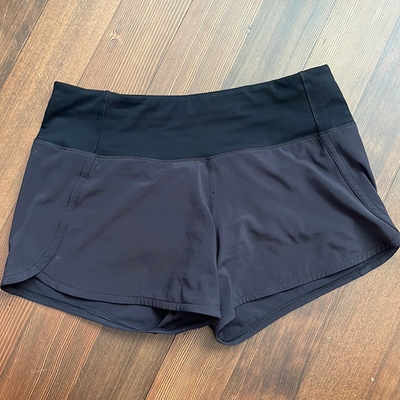 Lululemon mid-rise Run Times shorts - Picture 5 of 7